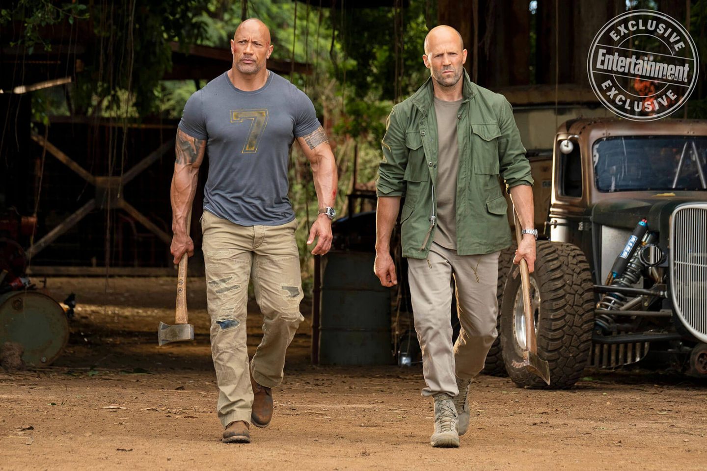 Dwayne “The Rock” Johnson và Jason Statham đeo gì trong Fast & Furious?