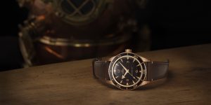 Omega Seamaster 300 Bronze Gold: Sống lại phong cách đồng hồ lặn kinh điển năm 1957