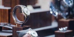 Cuộc chiến không hồi kết giữa các nhà chế tác đồng hồ và thị trường xám