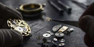 Chân dung người thợ đồng hồ hiếm hoi tại Việt Nam đạt chứng nhận từ Omega